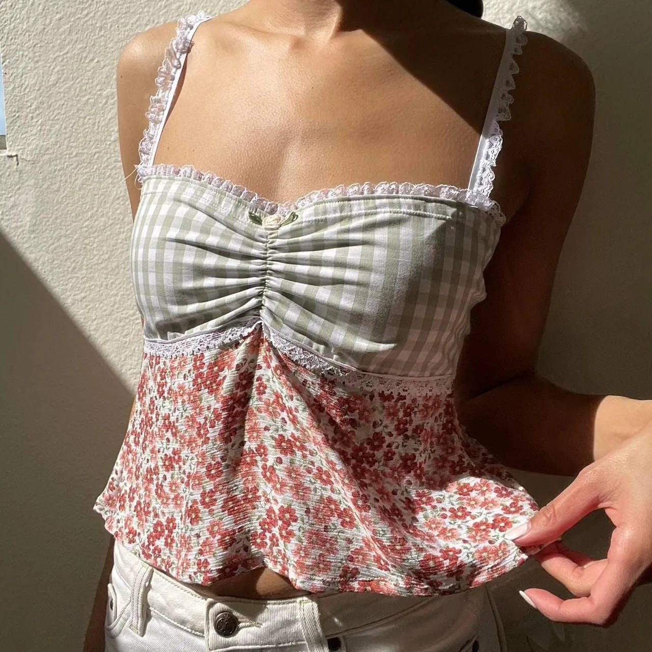 Women Y2k Spaghetti Strap Lace Camisole Sleeveless Floral Ruffle Crop Cami Top Slim Fit Going Out Tops Streetwear