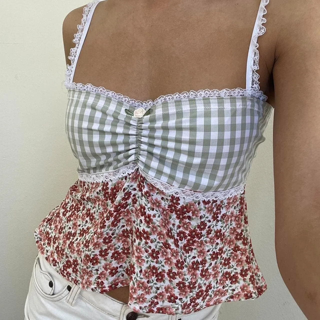 Women Y2k Spaghetti Strap Lace Camisole Sleeveless Floral Ruffle Crop Cami Top Slim Fit Going Out Tops Streetwear