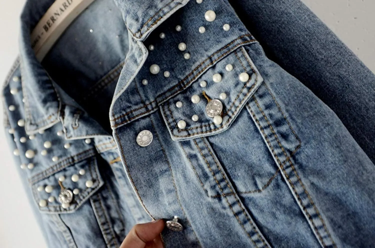 Womens Pearls Beading Embroidered Cropped Jean Jacket Oversized Lapel Long Sleeve Cowgirl Jacket with Pocket