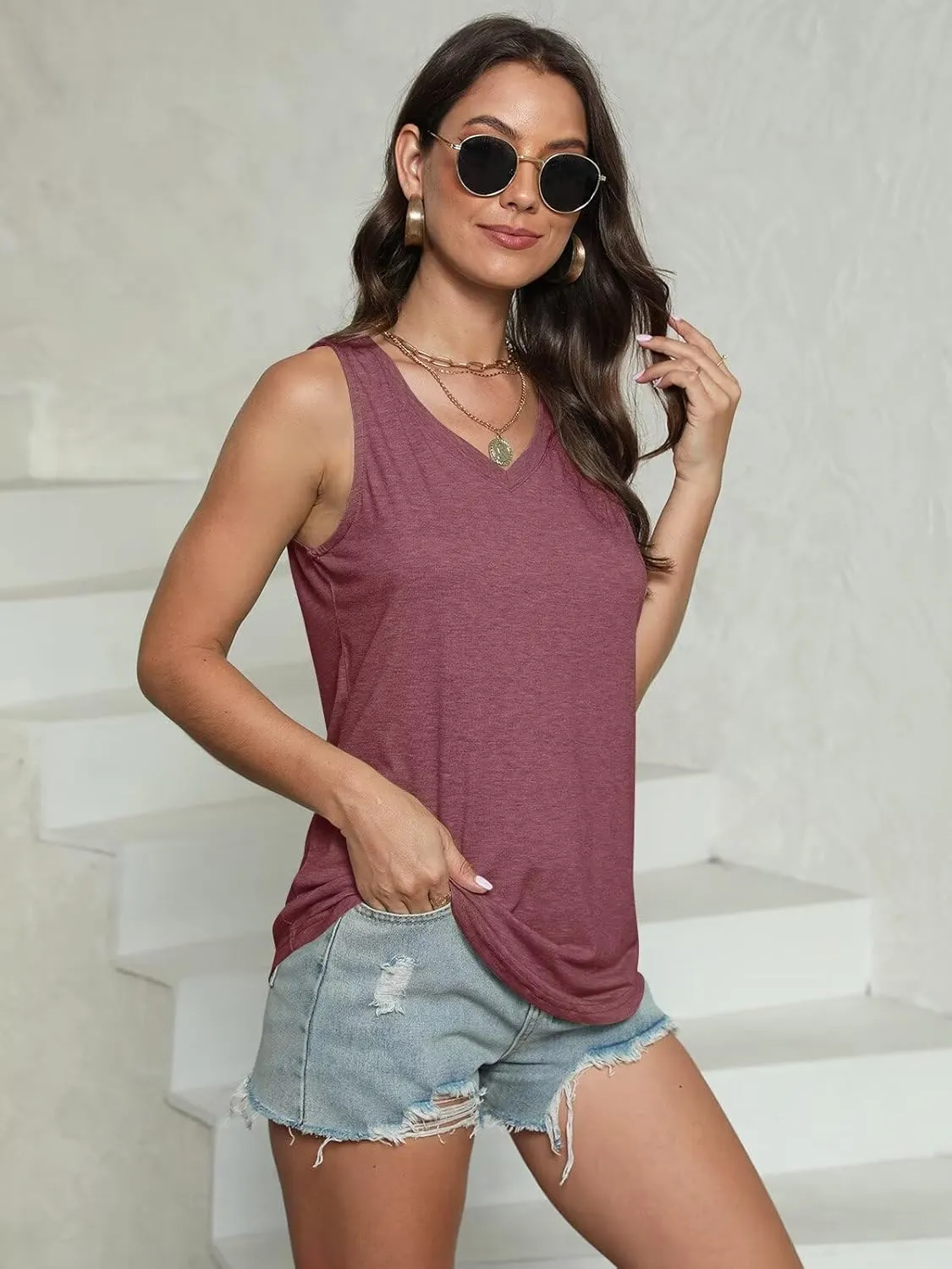Women's V Neck Curved Hem Tank Tops Summer Basic Sleeveless Loose Fit Tunic Tops 2025